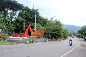 Lingkungan Makin Lestari, Muslimin Bando Bawa Enrekang Raih Adipura 2022