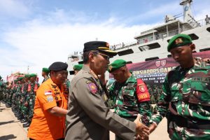 Wali Kota Danny Pomanto-Panglima TNI Laksamana Yudo Margono Lepas Satgas Pamtas Papua