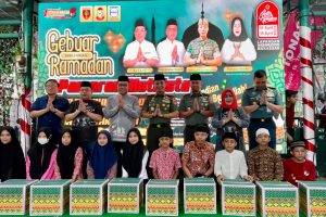 Santuni Anak Yatim, Danny Pomanto Dampingi Pangdam XIV Hasanuddin Bagi-Bagi Sembako 