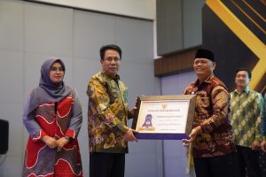 Muslimin Bando Bawa Enrekang Raih Paritrana Award, Peringkat 1 se-Sulsel