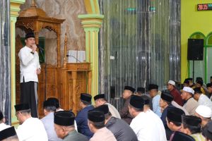 Tarawih Bersama, Adnan Sebut Peringatan Nuzulul Qur’an Momentum Membumikan Alquran