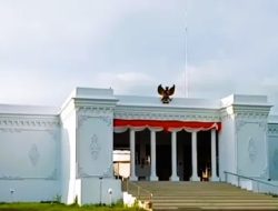 Mirip Istana Negara, Ini Kantor Desa yang Habiskan Rp1,8 Miliar