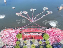 Bendera Merah Putih Berbentuk Bunga Rampai di Makassar, Ini Maknanya 