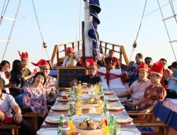Wali Kota Danny Ajak Senior Management Programme Singapore Keliling Pantai Losari Gunakan Pinisi