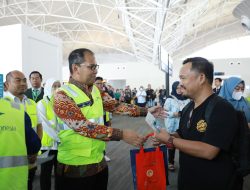 Launching Headrest Cover Makassar Kota Makan Enak, Danny Kenalkan Menu Perdana Pisang Ijo 