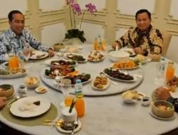 Jokowi Undang Tiga Capres Makan Siang di Istana, Kompak Pakai Batik