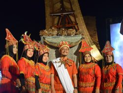 Gunakan Baju Toraja pada HUT 416 Makassar, dr Udin Malik: Pemuda Mesti Berpikir Global tetapi Cinta Kebudayaan Lokal