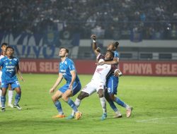 Hasil Liga 1: Hujan Kartu Kuning, Persib Vs PSM Berakhir Imbang 0-0