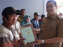 Bupati Pangkep Serahkan 257 Sertifikat Tanah kepada Warga Bontoa