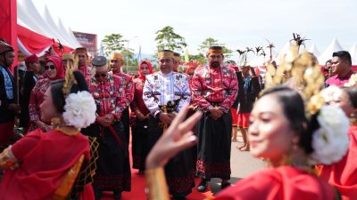 756 Penari Sambut Kedatangan Pj Gubernur Sulsel Digelaran HUT Luwu ke-756