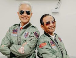 Ganjar-Mahfud Kenakan Jaket Bomber Nuansa Militer Klasik di Debat Capres Ketiga Malam Ini