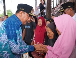 Pj Gubernur Sulsel Salurkan 10 Kg Beras untuk Setiap KPM di Kabupaten Takalar