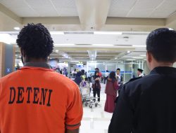 Liberti Sitinjak Apresiasi Langkah Cepat Rudenim Makassar Deportasi Pesepakbola Tarkam Asal Nigeria