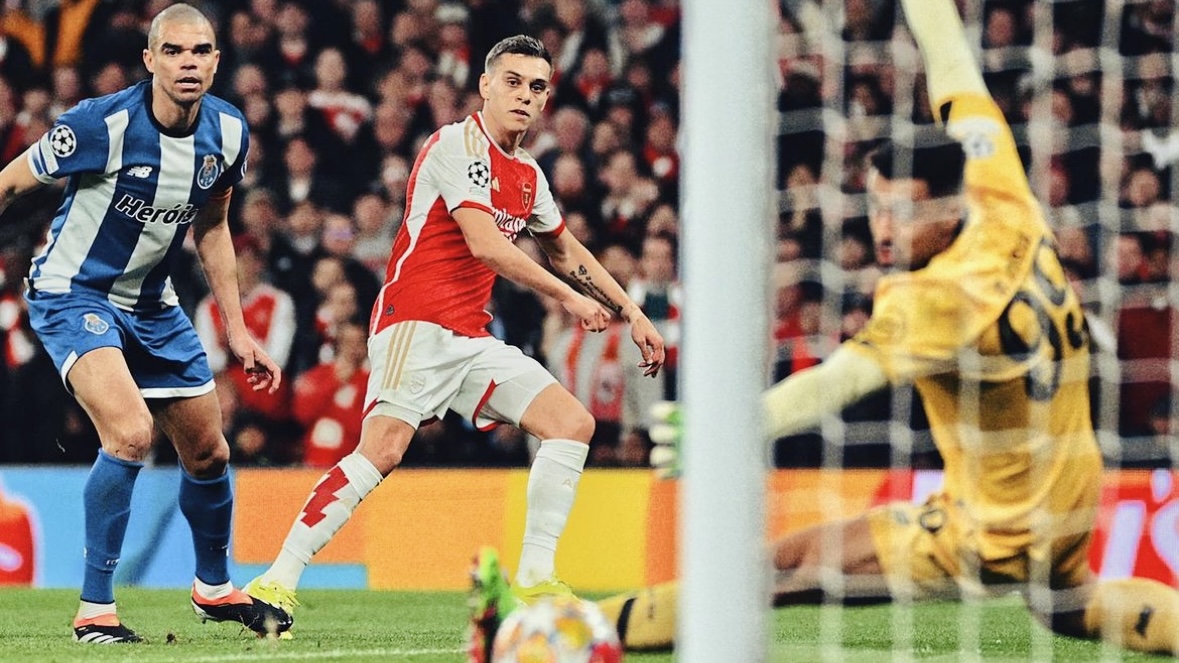 MENANG. Pemain Arsenal, Leandro Trossard membuat gol ke gawang FC Porto pada babak 16 besar Liga Champions di Stadion Emirates, Rabu (13/03/2024). (foto:IST/instagram@arsenal)
