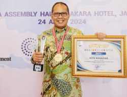 Danny Pomanto Bawa Pemkot Makassar Raih Penghargaan Standar Pelayanan Minimal Awards 2024