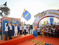 Danny Pomanto Lepas Ribuan Peserta Monas Half Marathon 2024