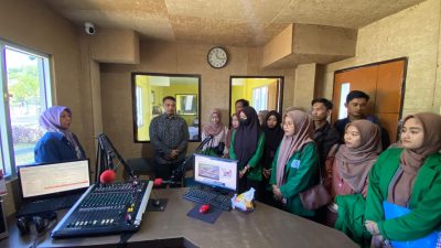 Perkuat Pemahaman Jurnalistik Islami, Mahasiswa Jurnalistik UIN Kunjungi Radio Raz FM