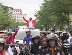 Danny Pomanto Diantar Ribuan Simpatisan Kembalikan Formulir Bacagub Sulsel