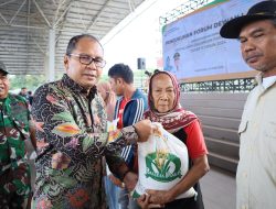 Danny Pomanto Lepas Pendistribusian Bantuan Pangan Beras Pemerintah Tahap II