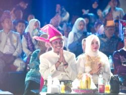 Firman Pagarra Bersama Wali Kota Seluruh Indonesia Saksikan Karnaval Budaya Rakernas APEKSI 2024