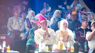 Firman Pagarra Bersama Wali Kota Seluruh Indonesia Saksikan Karnaval Budaya Rakernas APEKSI 2024