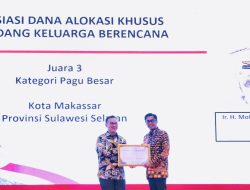 PJ Sekda Firman Pagarra Terima Penghargaan Kota Makassar dari BKKBN Berkat Realisasi Dana BOKB Masuk Kategori Tinggi