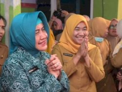 Kadinkes Makassar Nursaidah Sirajuddin Dampingi Indira Yusuf Ismail Kunjungi Posyandu Sebagai Penguatan Intervensi Gizi Anak