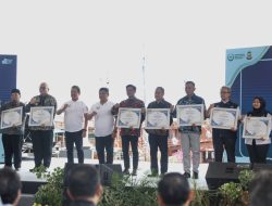 Danny Pomanto Dinobatkan sebagi Tokoh Peduli Pesisir oleh Kementrian Kelautan