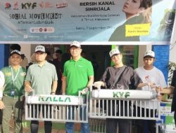 Awkarin Bersama Ratusan Warga Bersih-bersih Kanal di Makassar dalam Kegiatan Kalla Youth Fest
