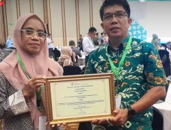 DPM PTSP Kota Makassar Raih Penghargaan Penyelenggara Perizinan Tenaga Medis Terbaik dari Kemenkes