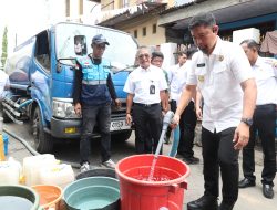 Pjs Wali Kota Makassar Andi Arwin Azis Pastikan Kebutuhan Air Bersih Warga Terdampak Kekeringan Terpenuhi