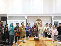Kepala DPM PTSP Makassar Helmy Budiman Dampingi Pj Sekda Terima Kunjungan ADB