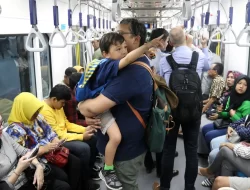 Ke Kantor Dengan Transportasi Umum, Multi-Jobbers BIsa Lakukan Hal-Hal Ini
