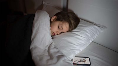 Waspada! Taruh Ponsel di Bawah Bantal Bikin Buruk Kesehatan