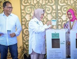 Danny Pomanto dan Keluarga: Menyambut Demokrasi dengan Kebersamaan dan Doa