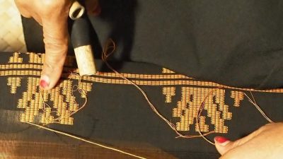 Melenggang di Panggung JFW 2025, Ini 5 Keunikan Tenun Sobi Sulsel