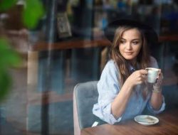 Kopi dan Kolaborasi: Budaya Warkop yang Tetap Relevan Untuk Gen Z   