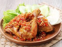 Ayam Penyet Hits: Kuliner Lokal yang Dibuat Modern
