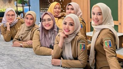 Filosofi Warna Khaki: PDH ASN yang Tak Lagi Dipakai Guru