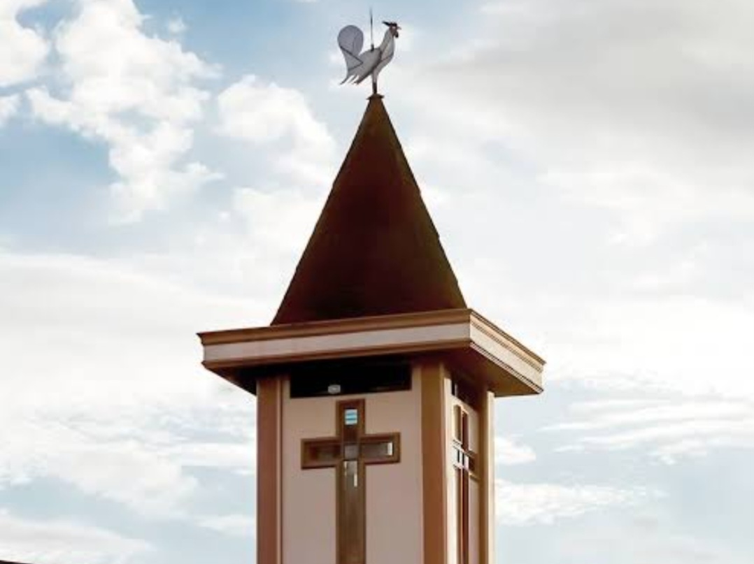Begini Makna Simbol Ayam di Gereja Toraja  