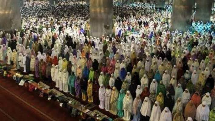 Tarawih Pertama Ramadan 2025, Kapan Umat Muslim Mulai Menunaikannya?