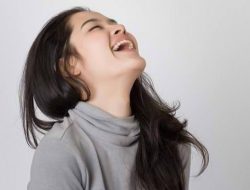 Wellderly Day: Cegah Penuaan dengan Tawa dan Kebahagiaan
