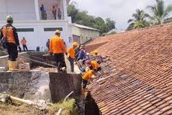 Gontor 5 Magelang Ambruk, 5 Santri Korban