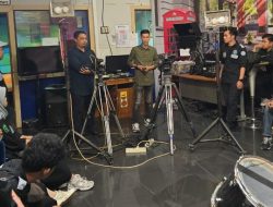Mahasiswa KPI UIN Alauddin Belajar dan Praktik Siaran Radio di Fajar FM Makassar