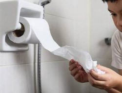 Perbedaan Cebok Pakai Air dan Tisu, Ini Penjelasan Budaya dan Ilmiahnya