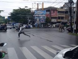 Manusia Silver Melawan, Kejar-kejaran dengan Satpol PP Makassar