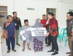 Bupati Enrekang Salurkan Bantuan untuk Korban Kebakaran dan Perbaikan Rumah