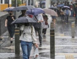 BMKG Peringatkan Cuaca Ekstrem, Hujan dan Angin Mengintai