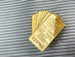 Harga Emas Antam Turun Rp 28.000, Waktunya Beli atau Jual?