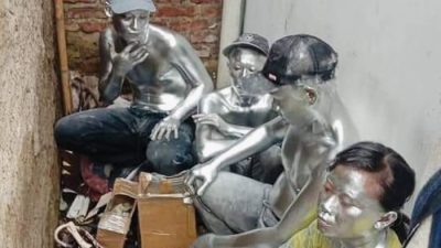 Manusia Silver: Balutan Seni Semu Tanpa Kreativitas